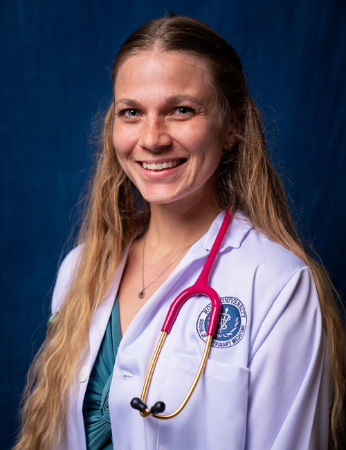Zozha  TenWolde, DVM